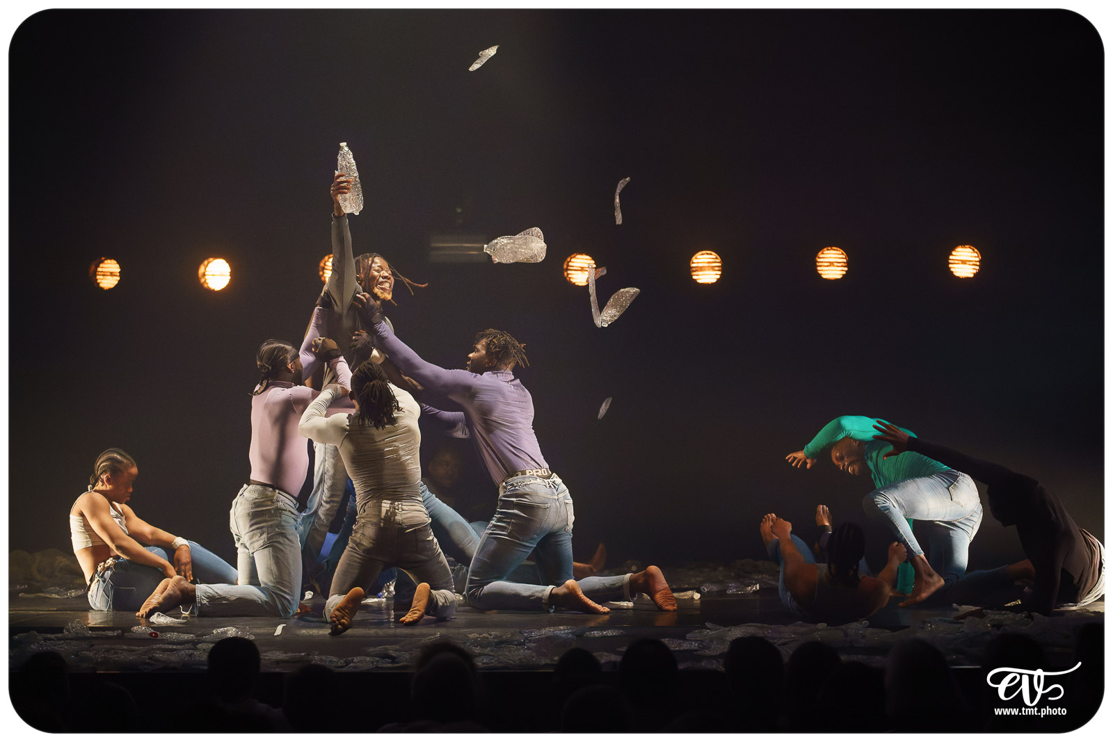 YÉ ! (L'EAU) (CIRCUS BAOBAB)